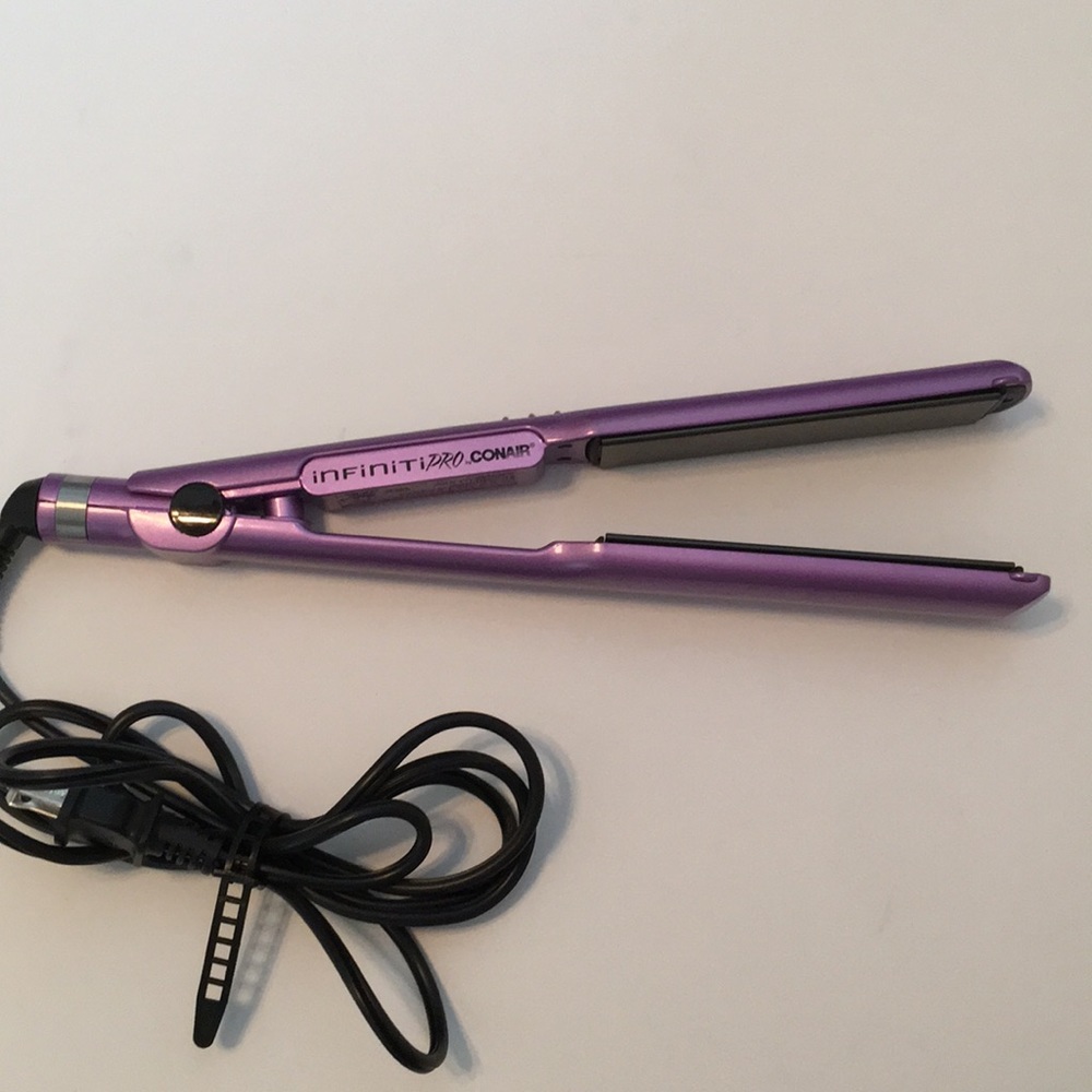 Flat iron. Hair straightener.